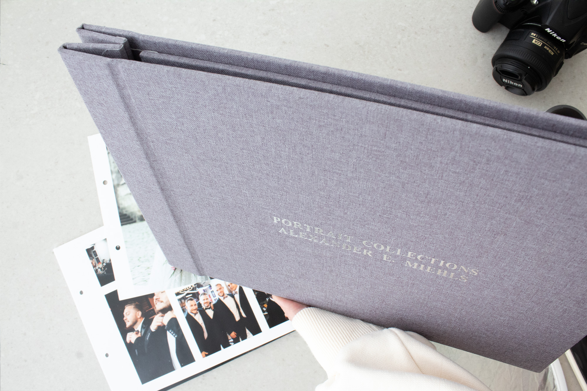 Artist portfolio case binder with natural linen cover for sketches